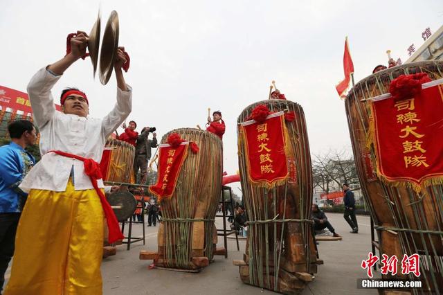 广西钦州108面烟墩大鼓闹新春